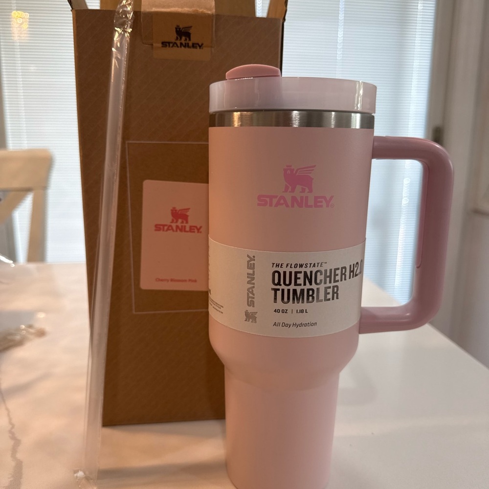 Stanley Pink Quencher H2.0 Tumbler with Straw